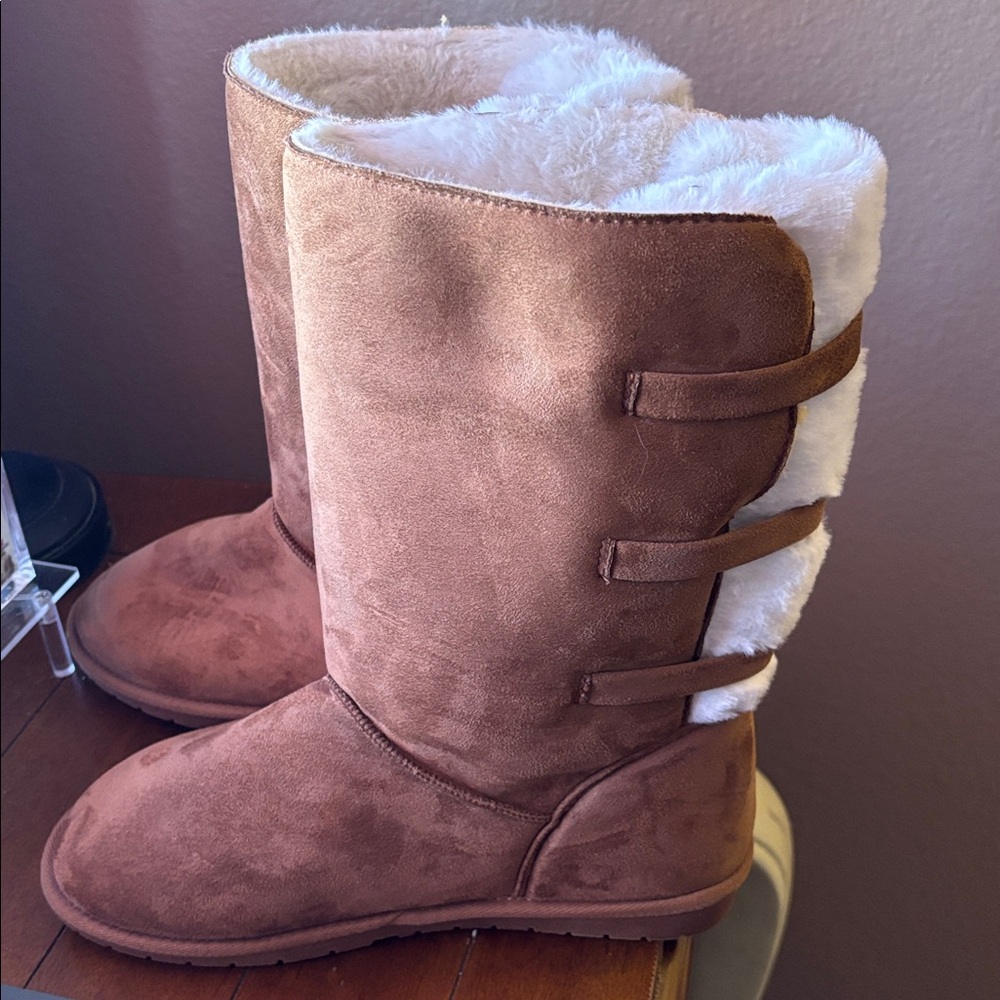 Womens NWOT Cloudwalkers by Avenue furry winter boots